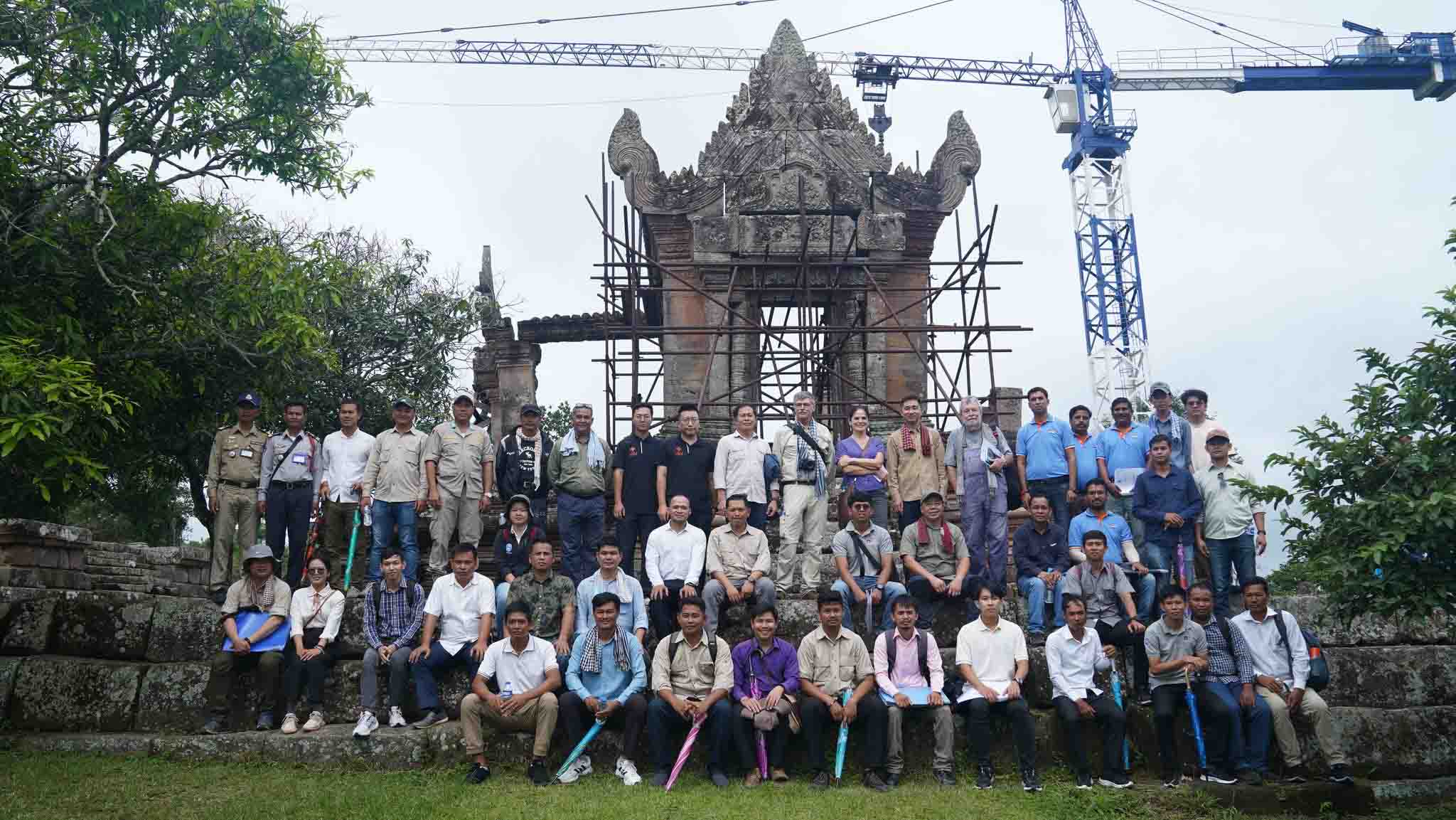 ដំណើរទស្សនកិច្ច ក្រុមអ្នកជំនាញ អាដហុក នៅរមណីយដ្ឋានបេតិកភណ្ឌពិភពលោកប្រាសាទព្រះវិហារ និងប្រាសាទកោះកេរ