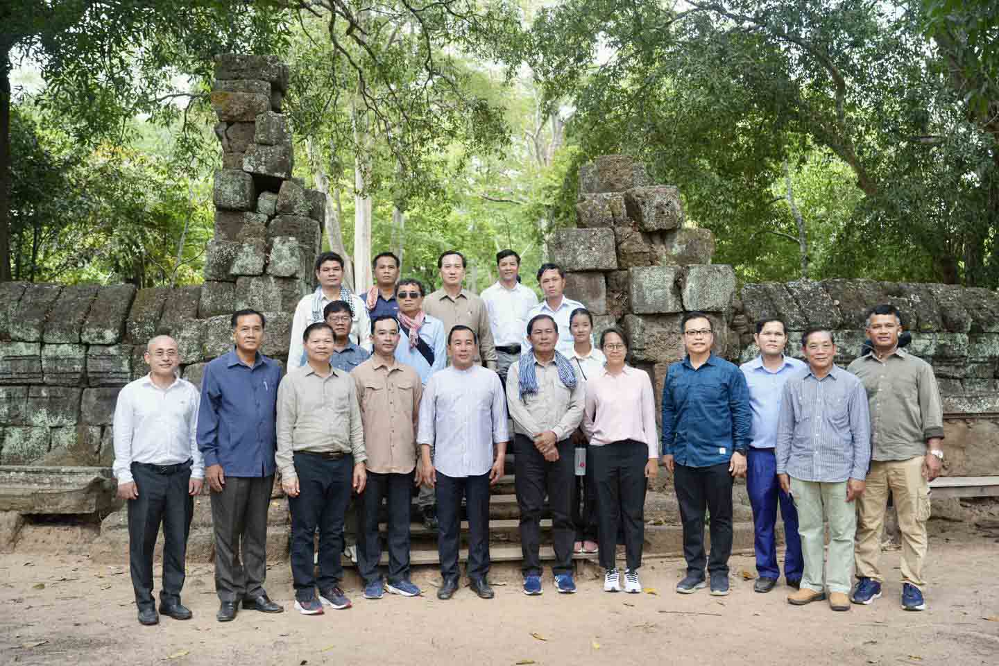 រដ្ឋមន្រ្តីក្រសួងទេសចរណ៍ អញ្ជើញទស្សនកិច្ចនៅរមណីយដ្ឋានប្រាសាទកោះកេរ ប្រាសាទព្រះវិហារ សារមន្ទីរ និងសហគមន៍ធម្មជាតិទំនប់អូរស្វាយ