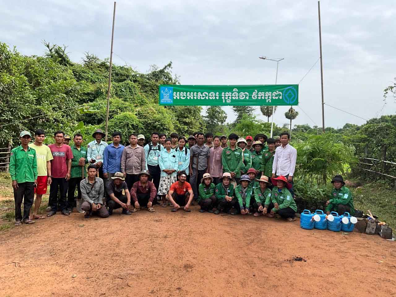 អាជ្ញាធរជាតិព្រះវិហារ និងសហគមន៍មូលដ្ឋានដាំកូនឈើលម្អក្នុងភូមិកោះកេរ រមណីយដ្ឋានប្រាសាទកោះកេរ