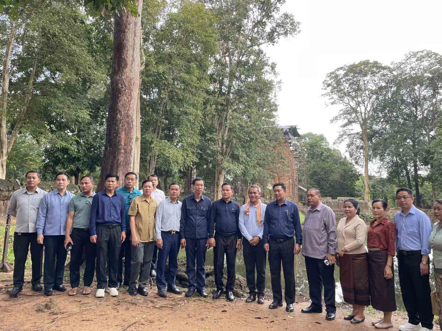 ដំណើរទស្សនកិច្ចរបស់គណៈប្រតិភូខេត្តចម្ប៉ាសាក់ប្រទេសឡាវអញ្ជើញមកទស្សនារមណីយដ្ឋានប្រាសាទកោះកេរ