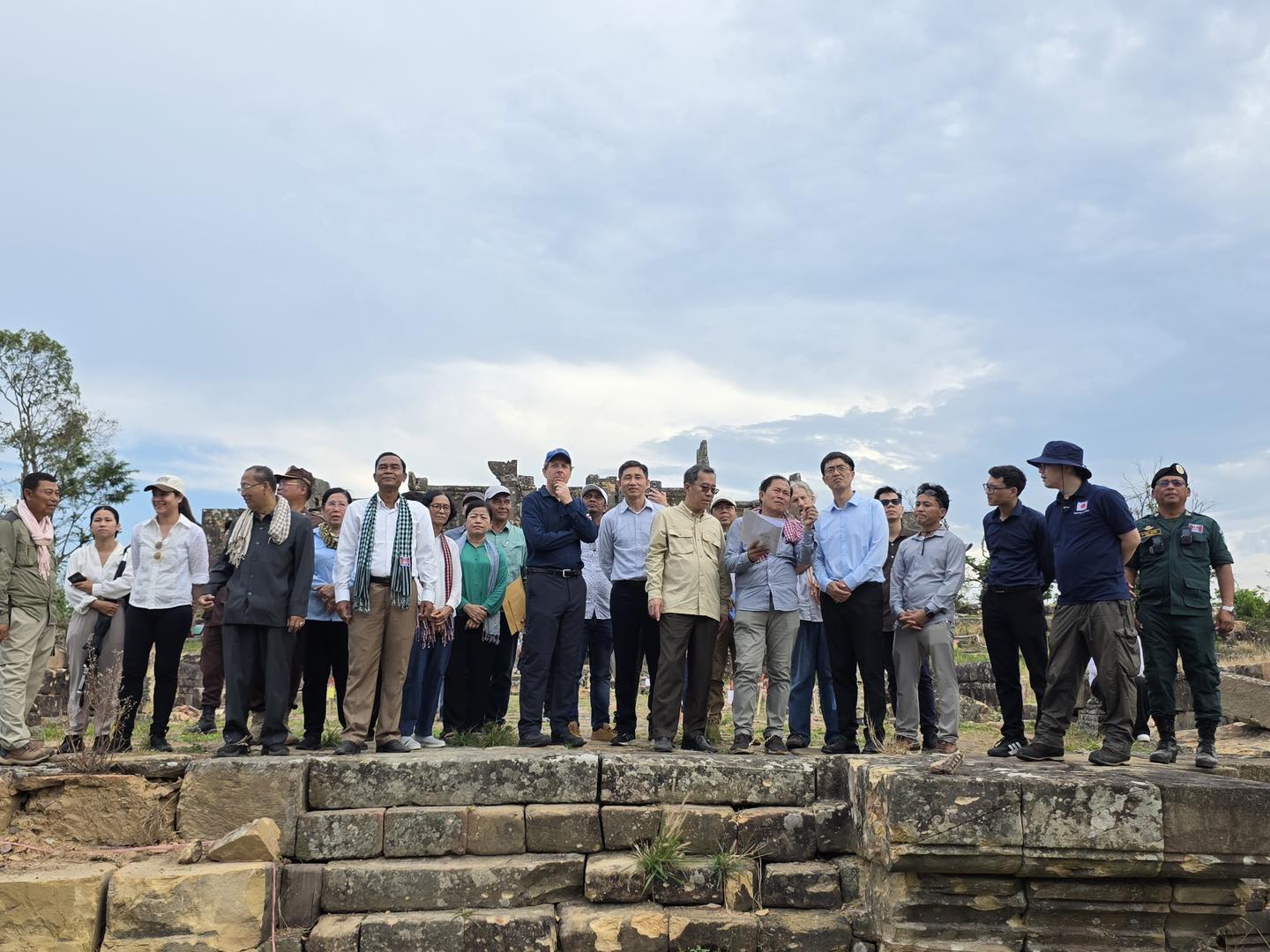 អនុប្រធានទី២​ នៃព្រឹទ្ធសភា​ ដឹកនាំប្រតិភូជាតិ​ និងអន្តរជាតិសិក្សាស្វែងយល់អំពីការខូចខាតប្រាសាទព្រះវិហារ
