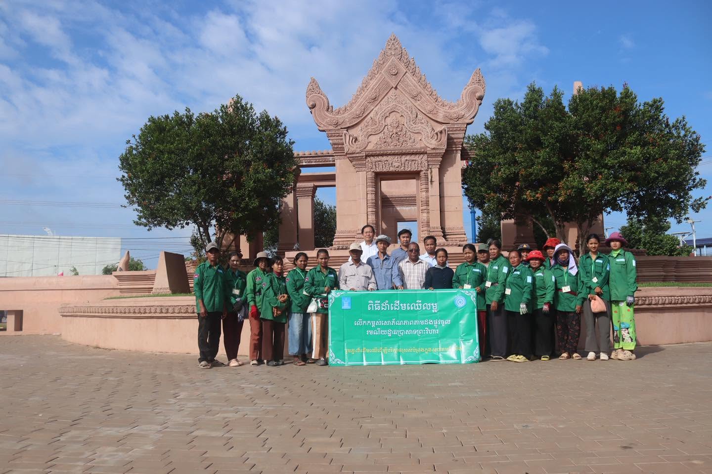 ព្រឹត្តិការណ៍ដាំដើមក្ងោក ៤០០ ដើម តាមដងផ្លូវចូលរមណីយដ្ឋានប្រាសាទព្រះវិហារ ដើម្បីអបអរសាទរ រុក្ខទិវា ៩ កក្កដា